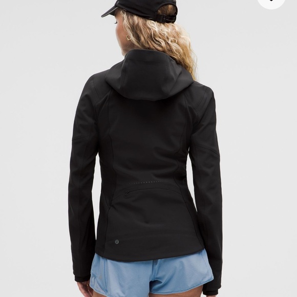 lululemon Cross Chill Performance Jacket in Black - Picture 5 of 9